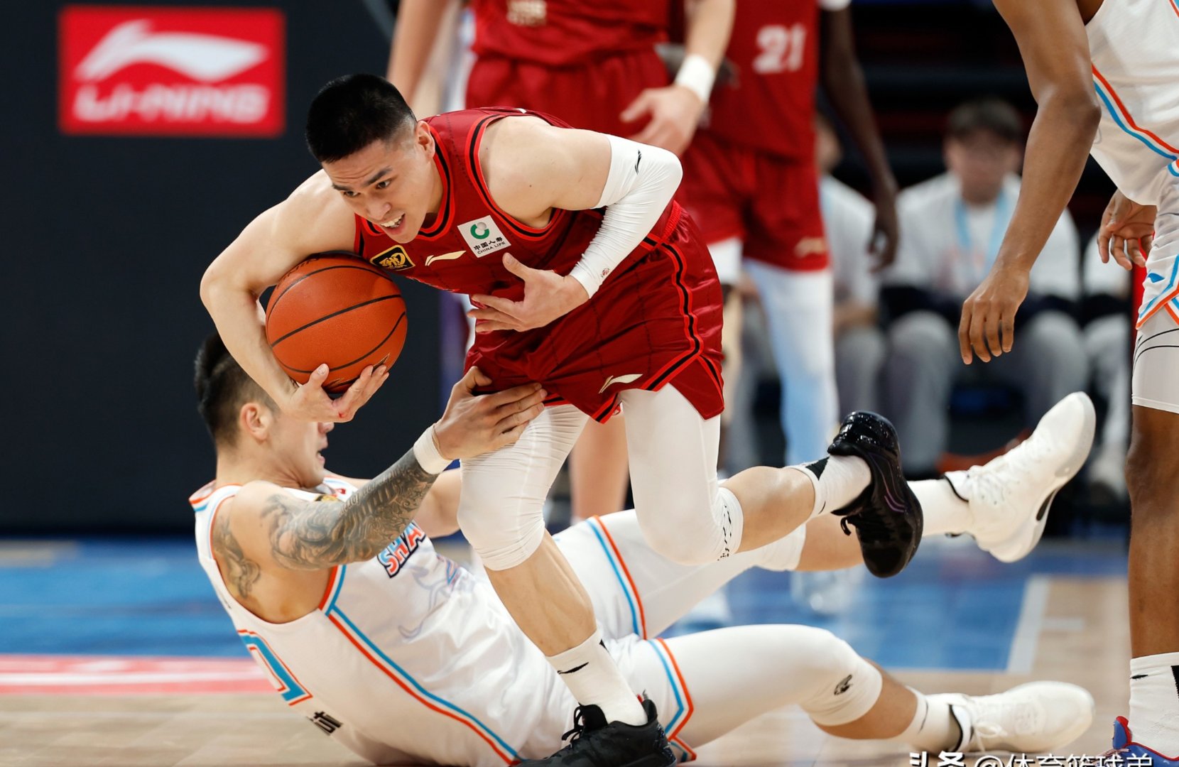 包含球员实力突出，队伍取得胜利表现稳定的词条